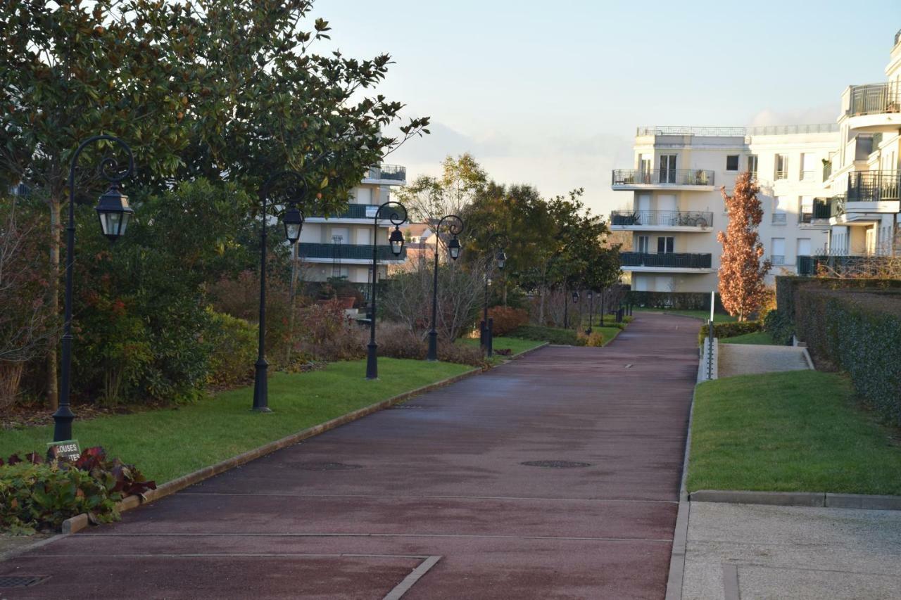 Appartement avec rez de jardin à Disneyland Montévrain Exterior foto
