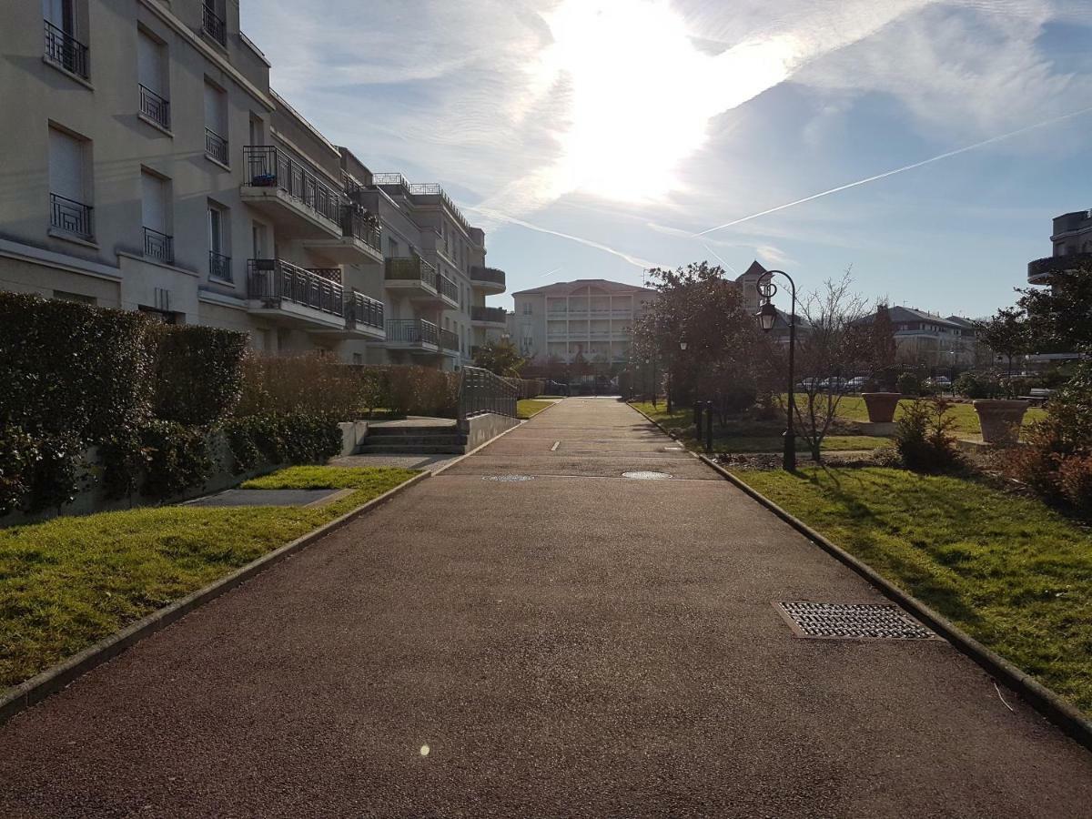 Appartement avec rez de jardin à Disneyland Montévrain Exterior foto